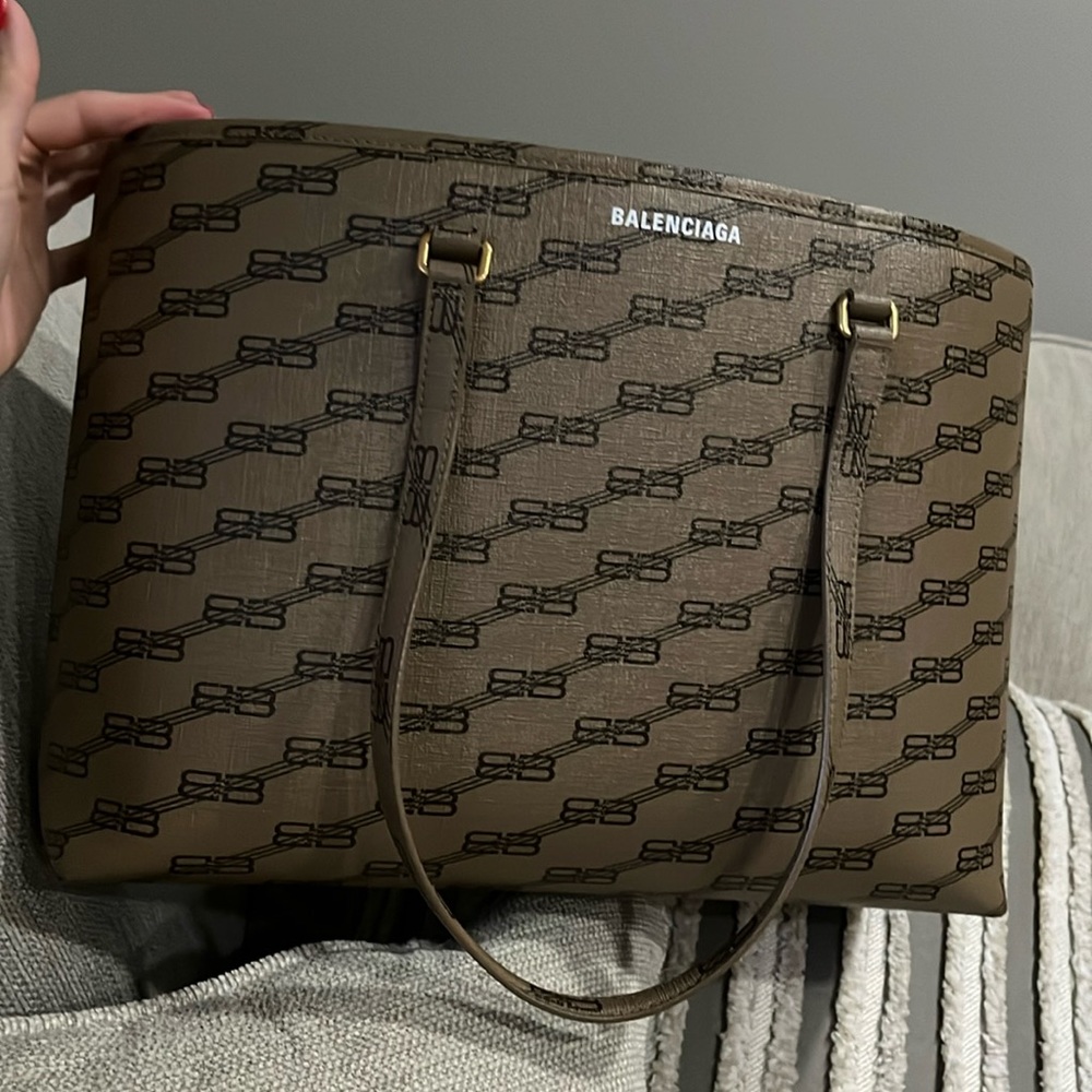 Has sign of wear Balenciaga bag